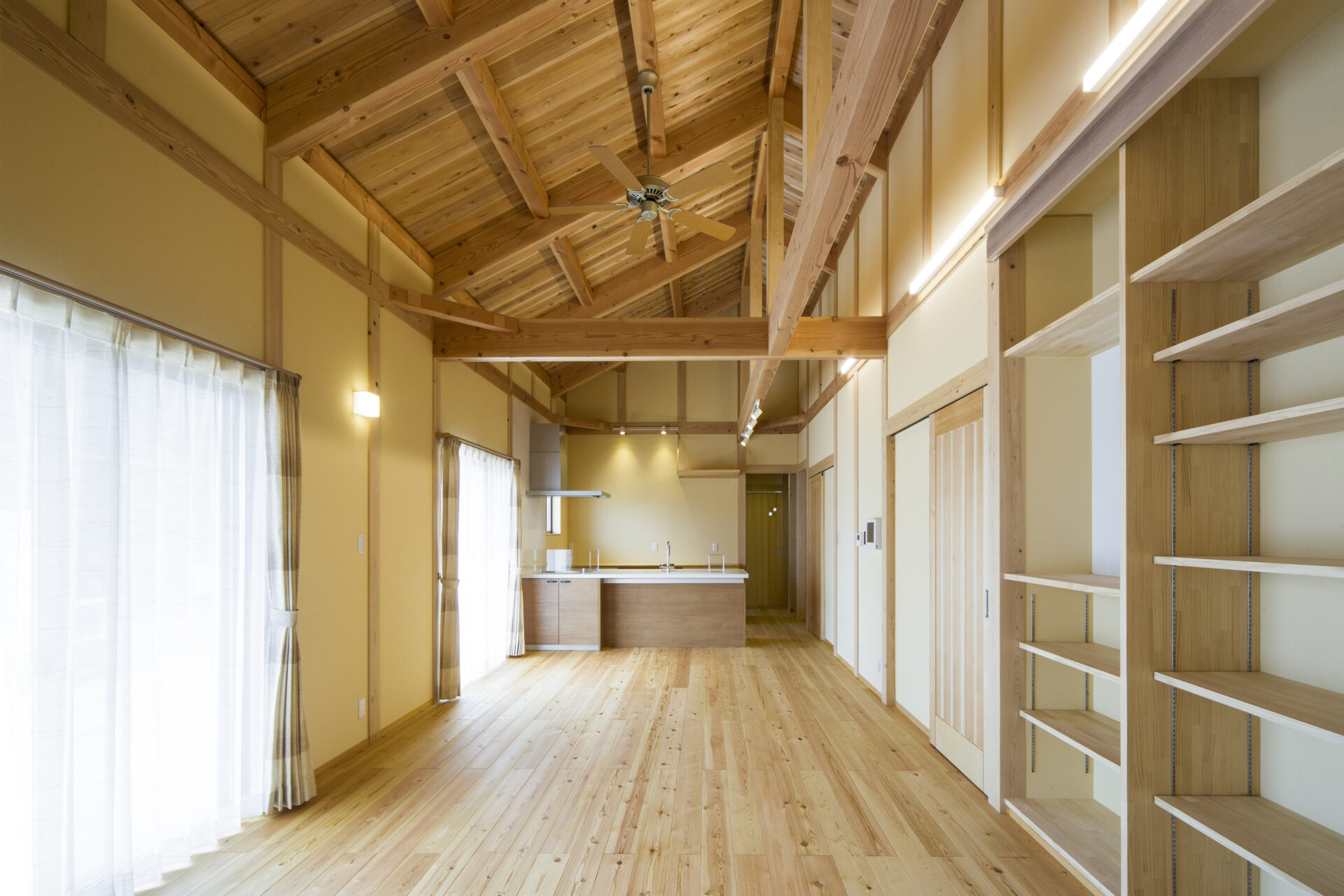 心安らぐ美しい格子戸と造作収納で、暮らしに寄り添う平屋の住まい