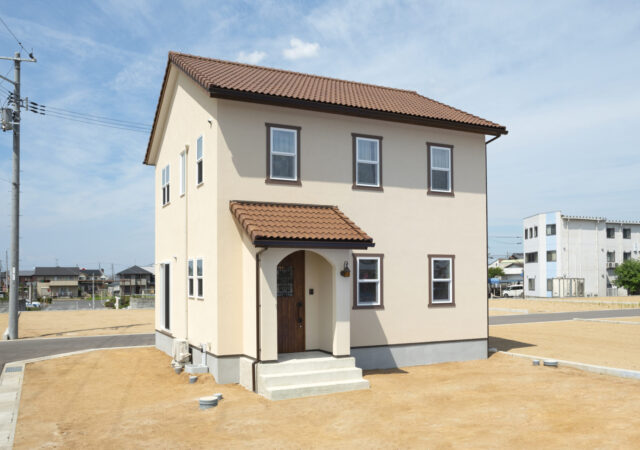 梁のある開放的なLDKで、大好きな雑貨に囲まれて暮らす