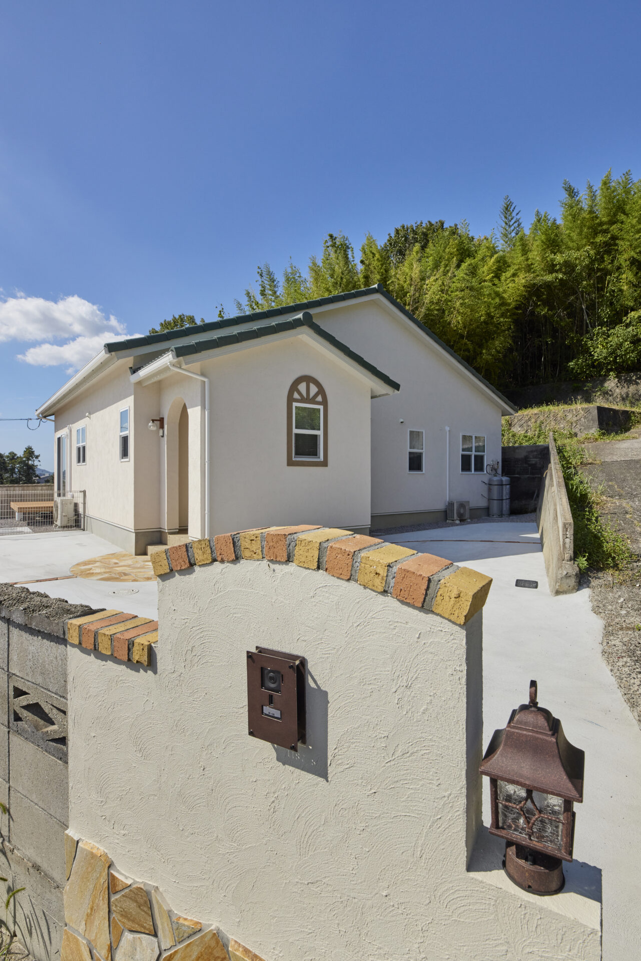 シルバニアのお家に住みたい!夢を叶えたグリーン瓦の平屋