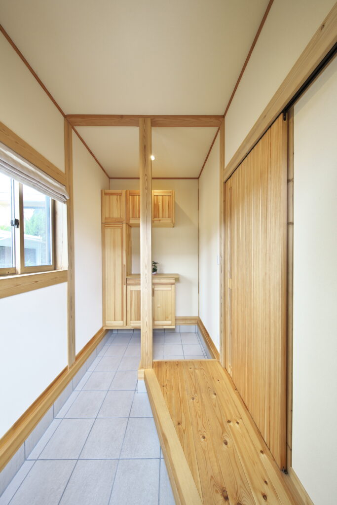 木をたくさん使った開放的な和モダンな家