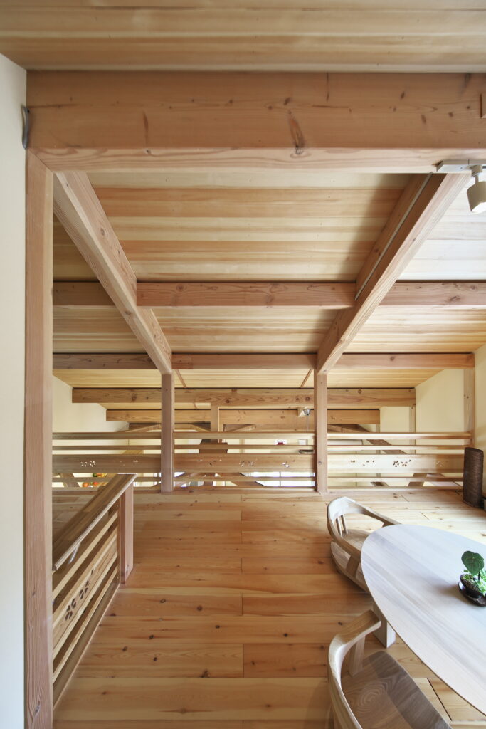 木をたくさん使った開放的な和モダンな家