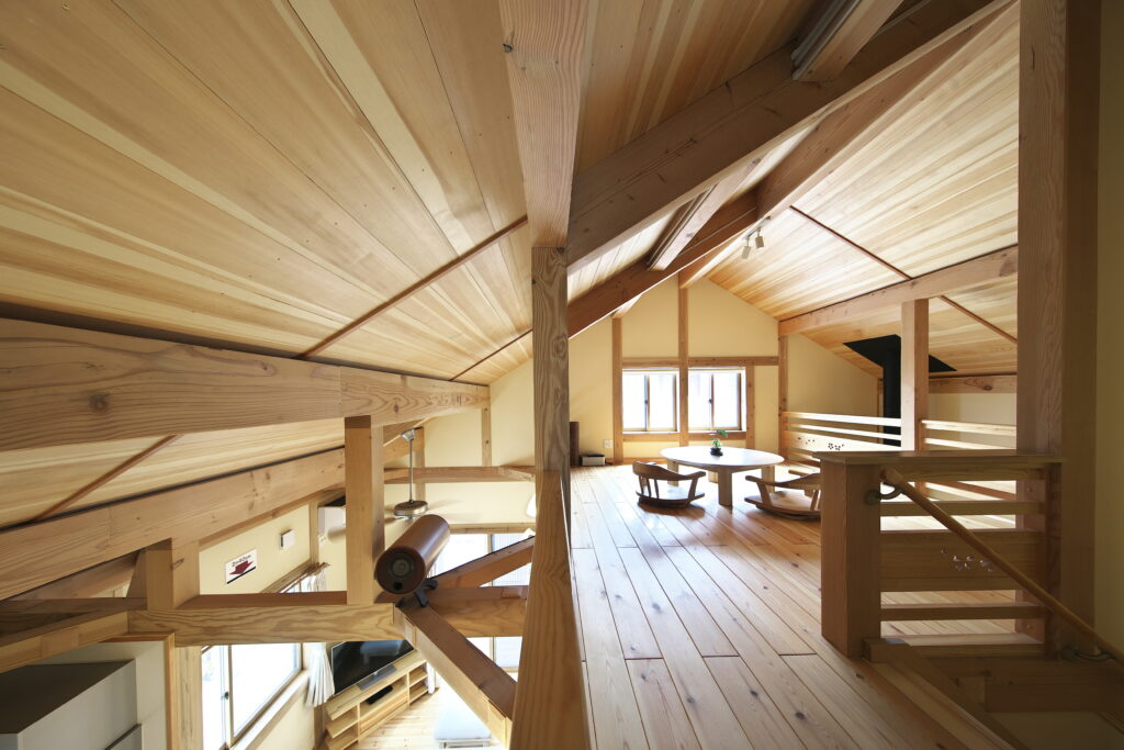 木をたくさん使った開放的な和モダンな家