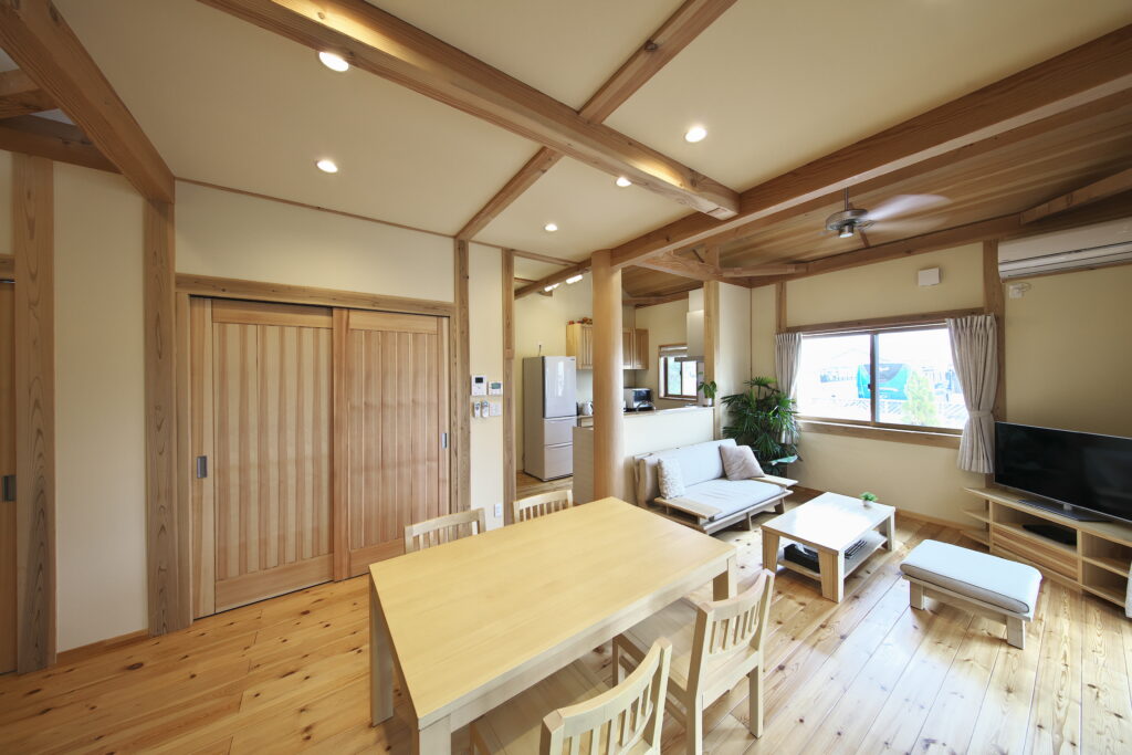 木をたくさん使った開放的な和モダンな家