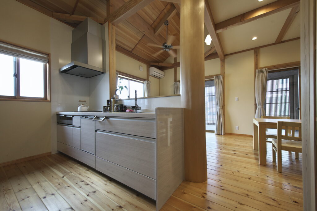 木をたくさん使った開放的な和モダンな家