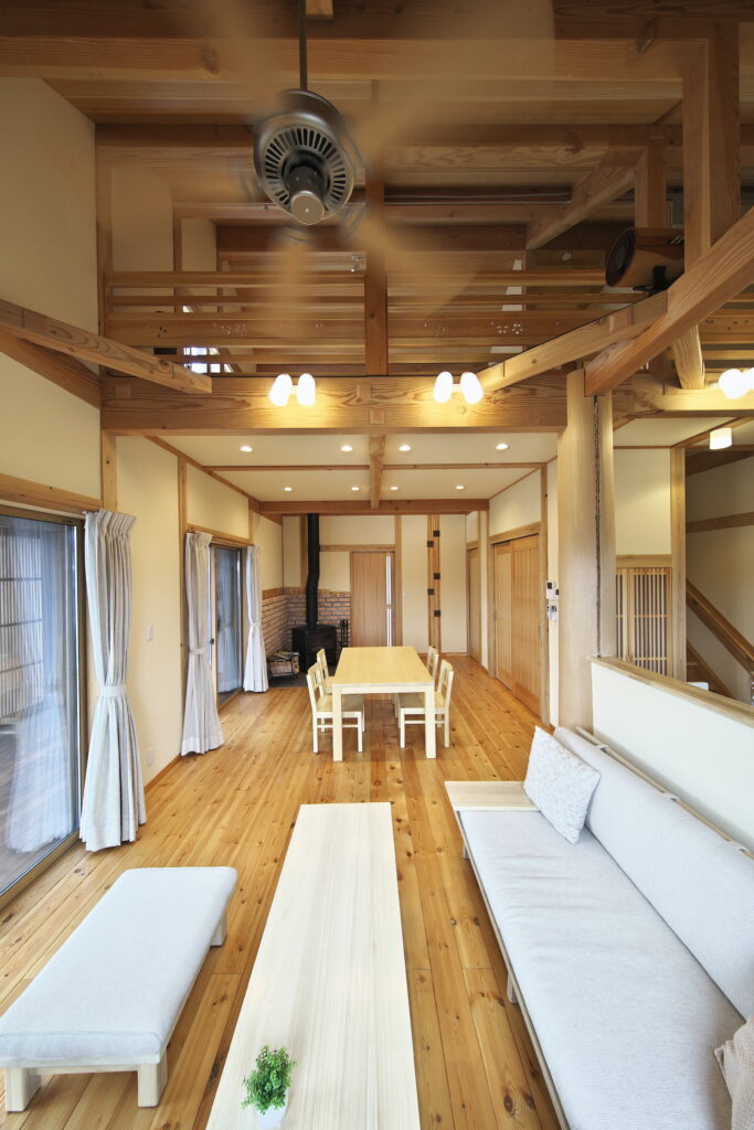 木をたくさん使った開放的な和モダンな家